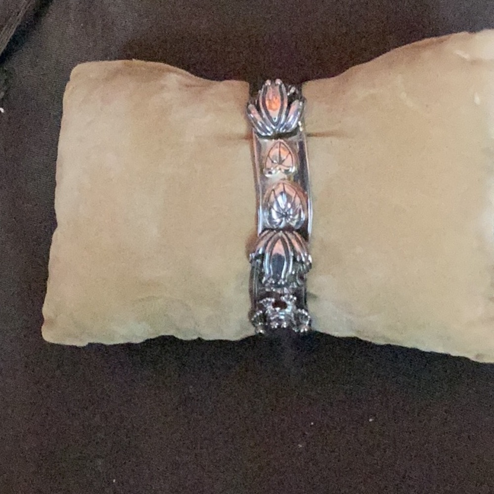 Stylish Silver Bracelet with Intricate Design